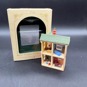 Hallmark Andenken Ornament - 1984 viktorianisches Puppenhaus - 1. in der Serie  - Bild 1 von 5