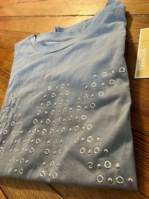 Camiseta pequeña Michael Kors "MK" plateada pedrería/tachuelas logotipo nueva con etiquetas Foto 1 de 4