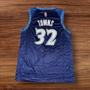 KARL ANTHONY TOWNS TIMBERWOLVES SIGNED / AUTOGRAPHED JERSEY BECKETT COA NICE!! - Picture 1 of 4