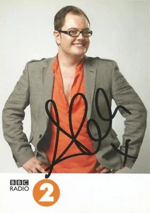 TV/COMEDY/RADIO 2: ALAN CARR SIGNED 6x4 PORTRAIT PROMO/PHOTO+COA **CHATTYMAN** - Picture 1 of 1