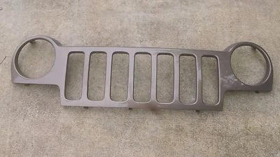 Jeep Liberty MoPar 2002 2003 2004 parrilla delantera marrón 55156608AB nuevo Foto 1 de 4