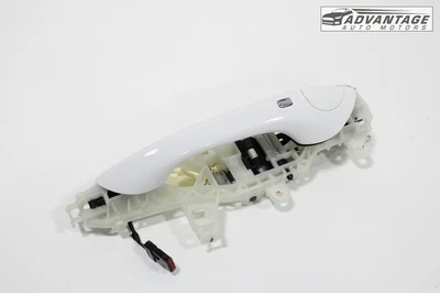 2024-2025 CHEVROLET TRAX FRONT LEFT DRIVER EXTERIOR DOOR HANDLE SUMMIT WHITE OEM - Image 1 of 4