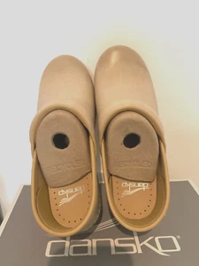 NIB WOMEN FOOTWEAR/SHOES DANSKO"PROFESSIONAL MILLED BURNISHEDCLOG SAND US12/EU42 - Picture 1 of 4