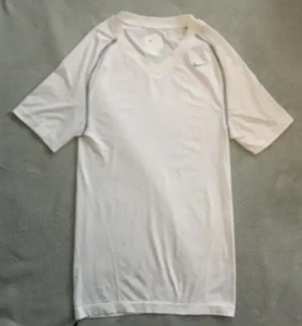 NIKE PRO BOYS WHITE SHORT SLEEVE T SHIRT TOP SMALL 26” CHEST #758 - Picture 1 of 11