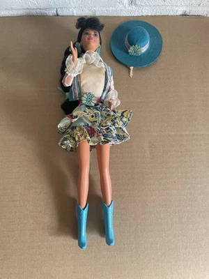 Muñeca Barbie vintage Mattel Western Fun Nia Kira asiática 1989 #9933 Foto 1 de 4