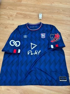 BNWT XXL Mens Ipswich Town X Ed Sheeran PLAY Concert Oversized Football Shirt - Picture 1 of 6