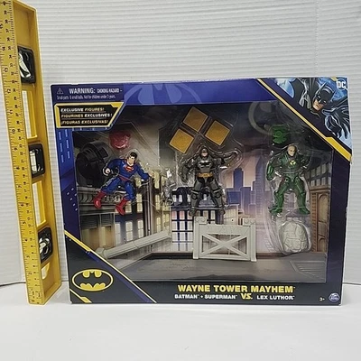 Juego de figuras de acción Wayne Tower Mayhem de DC Comics con Batman Superman y Lex de 4" Foto 1 de 4