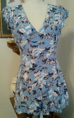 Mameluco grande Flying Tomato para mujer azul rosa floral con cierre de botón Foto 1 de 4