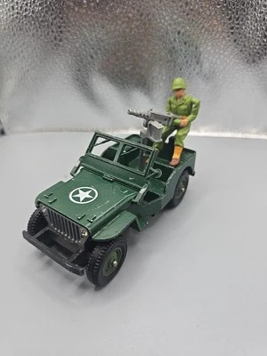 Jeep Gran Bretaña 1976 Segunda Guerra Mundial EE.UU. con ametralladora 54 mm Foto 1 de 4