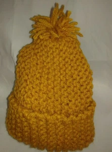 Handgestrickte Mütze für Kleinkind Mädchen oder Junge, gold - Bild 1 von 4