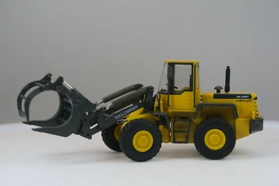 CONRAD Modelle I KOMATSU WA270-PT-Radlader  mit Wechselausrüstung (1:50) - Bild 1 von 4
