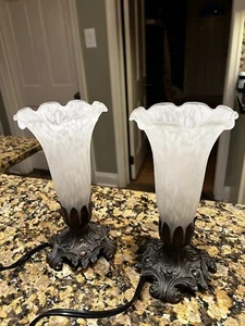 Meyda Tiffany Pond Lily Lamp - Victorian 8" Tall Buffet Table Lamp - White Frost - Picture 1 of 5