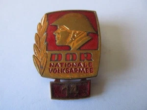 DDR  NVA  Bestenabzeichen Stufe 14 emailliert - Picture 1 of 2