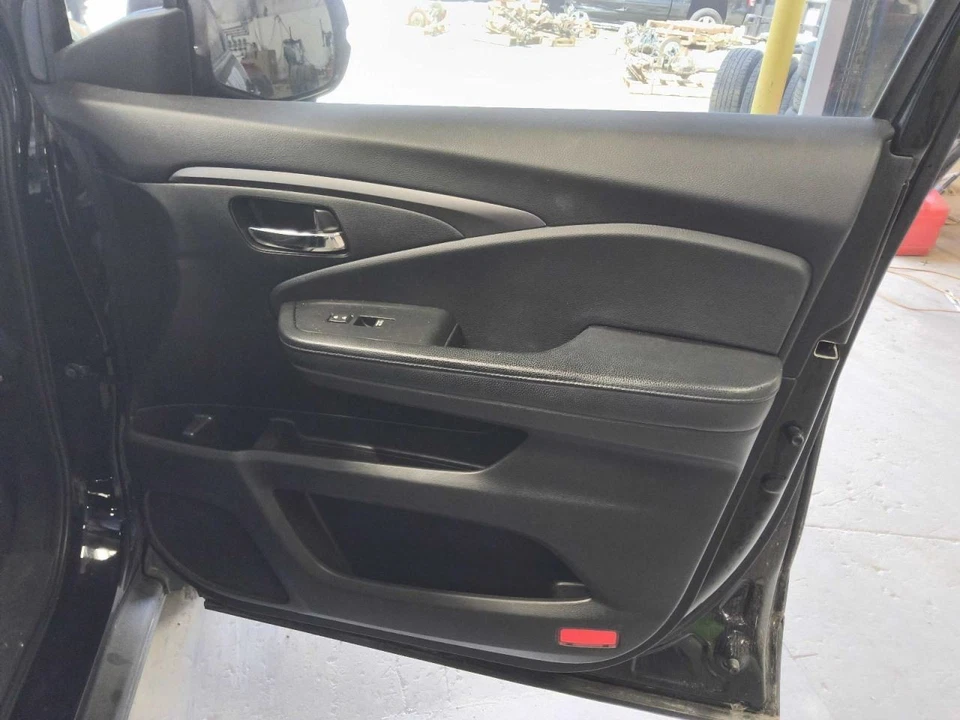 PILOT     2017 Front Door Trim Panel 611786 Foto 1 de 1