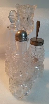 Juego completo de condimentos/cruetas de vidrio prensado vintage (EAPG) 1800. Foto 1 de 4