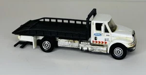 INTERNATIONAL DURASTAR 4400 ROLLBACK Diorama DieCast Model Truck 1:64 LOOSE - Picture 1 of 6