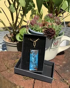 Anhänger einzigartig handgefertigt blau und kupfer schimmerndes Harz holographisches Geschenk verpackt - Bild 1 von 6