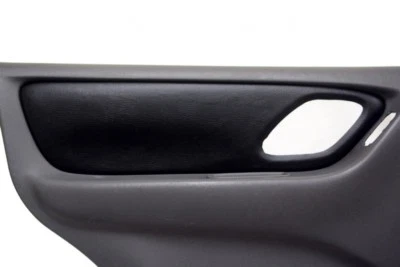 适用于 2001 - 2007 年福特 Escape PVC 皮革后插入门板盖黑色 — 第 1/4 张图片