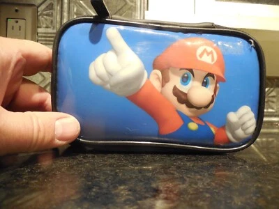 SUPER MARIO BROS. Sistema de Juegos Nintendo DS Estuche Vinilo Azul con Cremallera por B.D.A. Foto 1 de 3