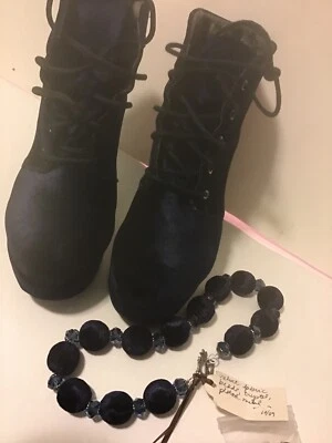 Lot Of 3 Steve Madden Navy Velvet Sz 7.5 Bootie Shoes Velvet Necklace & Earrings - Image 1 of 4