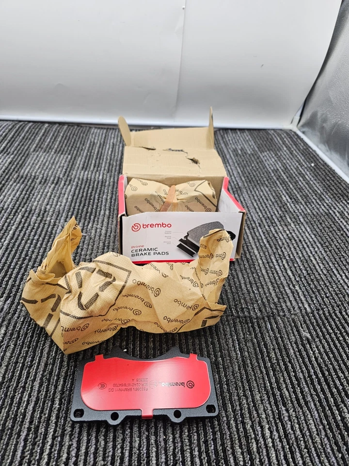 Pastillas de freno de disco delanteras Brembo P83066N Premium para Toyota Tacoma 2005-2023 Foto 1 de 4