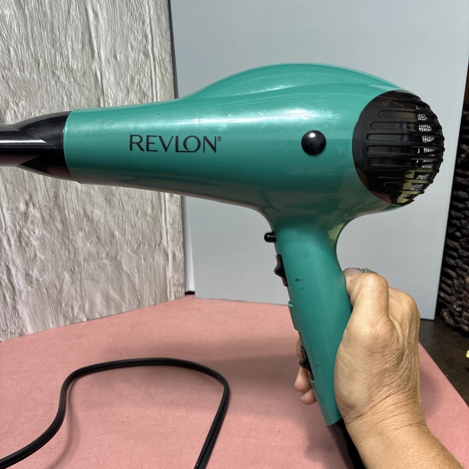 Secador de pelo Revlon con 2 accesorios 1875w Foto 1 de 4