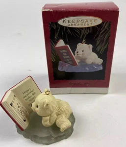 Hallmark Keepsake Ornament Across The Miles 1993 Bärenlesung - Bild 1 von 11