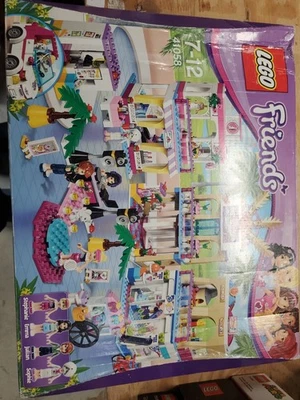 LEGO FRIENDS: Centro Comercial Heartlake (41058) Foto 1 de 4