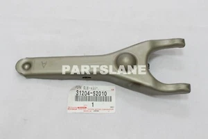 Toyota Corolla Echo Matrix Yaris OEM Genuine Clutch Release Fork 31204-52010 - Picture 1 of 2