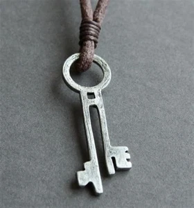NEW Leather Hemp Metal Pendant Surfer Necklace Choker Adjustable Men's - Foto 1 di 2