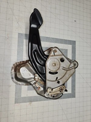 Conjunto de pedal de freno de emergencia 95-98 C/K GM Chevy Silverado GMC Sierra camión OEM Foto 1 de 4