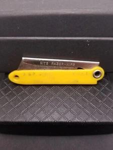 Vintage Mini Straight Edge Razor Blade - Picture 1 of 3