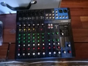 Yamaha MG12XU 12-Input 4-Bus Mixer with Effects - Picture 1 of 2