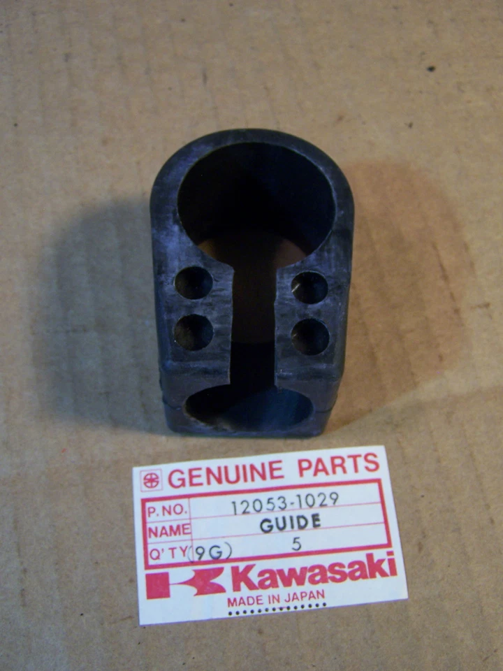 KAWASAKI KDX80 KX80 NUEVO OEM GUÍA DE CADENA DE TRANSMISIÓN DELANTERA KDX KX 80 12053-1029 Foto 1 de 1