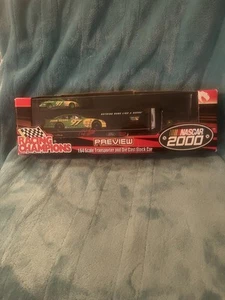 John Deere NASCAR 2000, Transporter & Die Cast Stock Car im Maßstab 1:64. #93401 - Bild 1 von 3