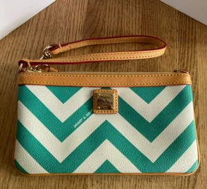 Dooney & Bourke Wristlet Clip Zip Top Clutch Turquoise Chevron Tan Leather Trim - Picture 1 of 18