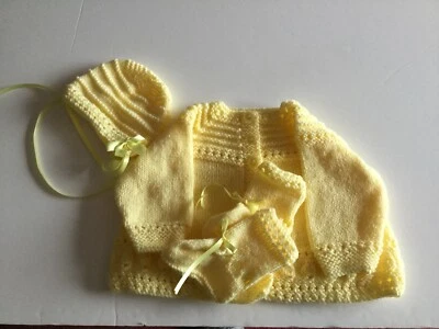 Novo conjunto de matinê de 3 peças tricotado à mão para bebês em limão para caber no tamanho 18" - Imagem 1 de 4