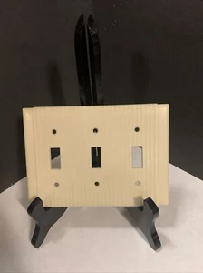 Cubierta de pared vintage de 3 bandas interruptor de luz marfil acanalada sin marca - Imagen 1 de 4