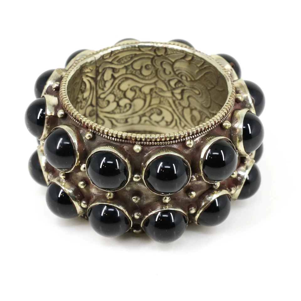 Brazalete Tibetano Repoussé Pulsera Resina Piedra Negra Foto 1 de 4