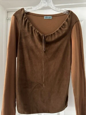 Top de gamuza sintética 'terciopelo' con escote con cordón Foto 1 de 4