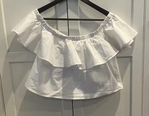 Top corto Forever 21 con volantes y hombros descubiertos talla L blanco nuevo sin etiquetas - Imagen 1 de 7