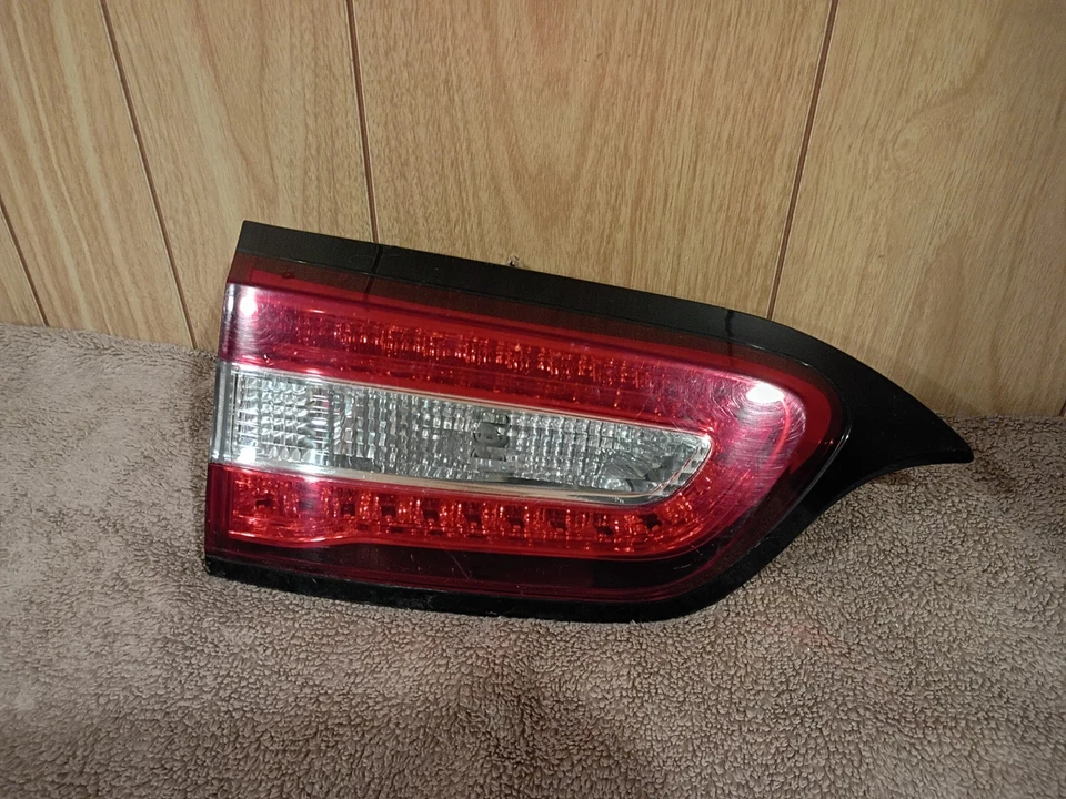 Jeep Cherokee 2014-2018 luz trasera interior LED lado izquierdo del conductor genuino OEM bonito Foto 1 de 3