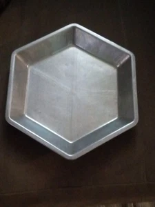 Vintage Mirro? Unbranded Hexagon Shape 9" x 1 1/4" Aluminum Pie Pan Nice - Picture 1 of 6
