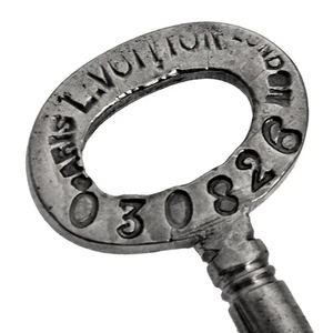 LOUIS VUITTON Steamer Trunk Key Code '030826' Pre-1931 41mm - Antique - ref.k160 - Picture 1 of 5