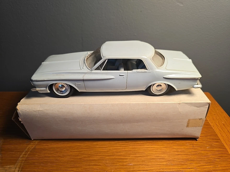 Johan Plymouth Fury 1962 cupé de 2 puertas azul bebé promoción coche modelo 1:25 en caja Foto 1 de 4