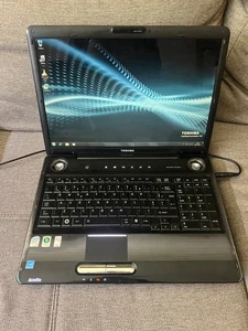 Toshiba Satellite P300 - Intel T6400 - ATI HD 3650, 4GB, 320GB, Windows 7 - Foto 1 di 6