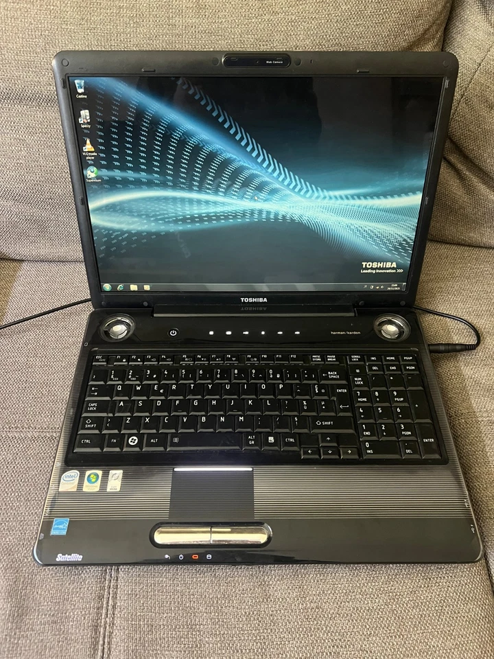 Toshiba Satellite P300 - Intel T6400 - ATI HD 3650, 4GB, 320GB, Windows 7 - Immagine 1 di 4