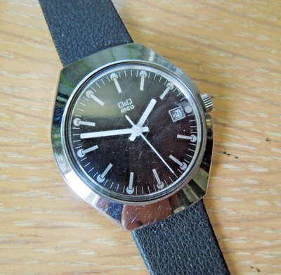 Vtg Q&Q Mec Men's Black Mechanical Wristwatch w Date Works Great - Image 1 of 3