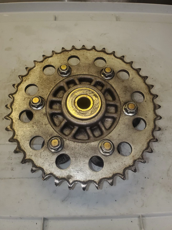 Portapiñones cubo rueda trasera Ducati Paso 907ie  Foto 1 de 2