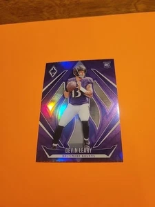 Panini Phoenix 2024 - Purple Fade Rookies Devin Leary #177 (RC) Ravens - Imagen 1 de 2